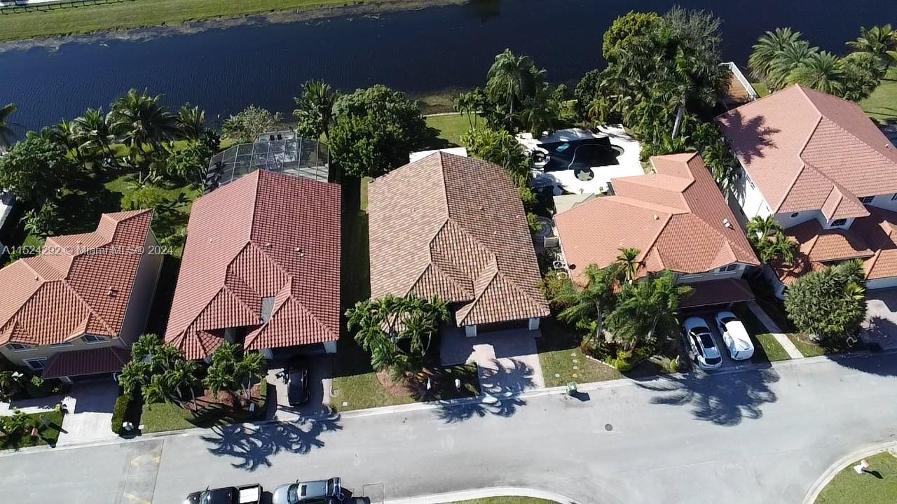 PEMBROKE LAKES SOUTH - Residential
