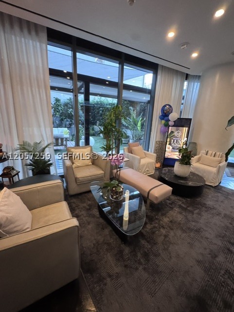 801 SMA DESIGNER SUITES C - Residential