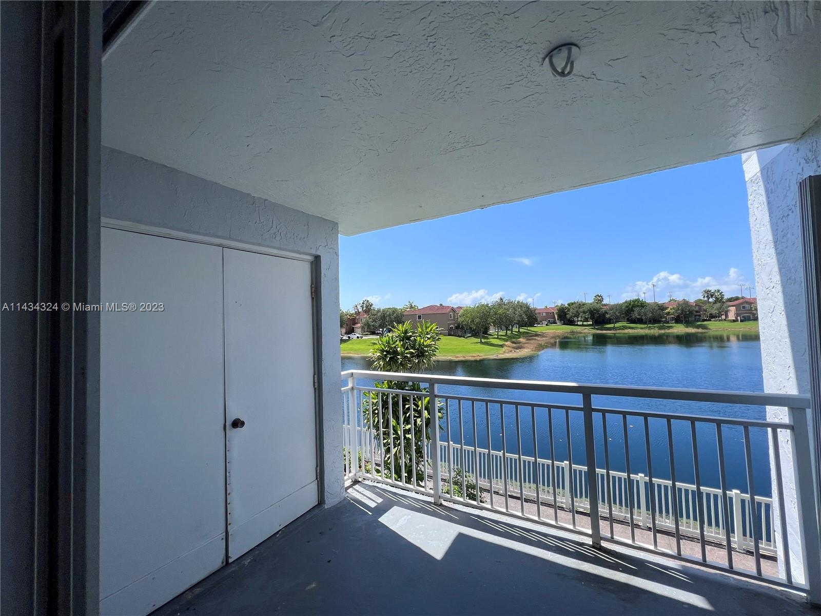 LE CLUB AT OLD CUTLER CON - Residential Lease