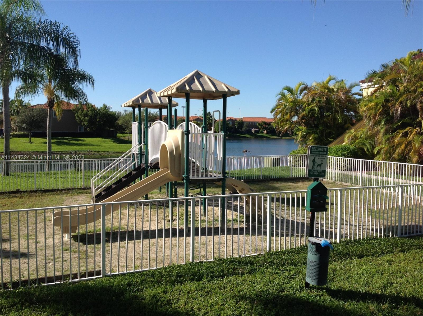 LE CLUB AT OLD CUTLER CON - Residential Lease