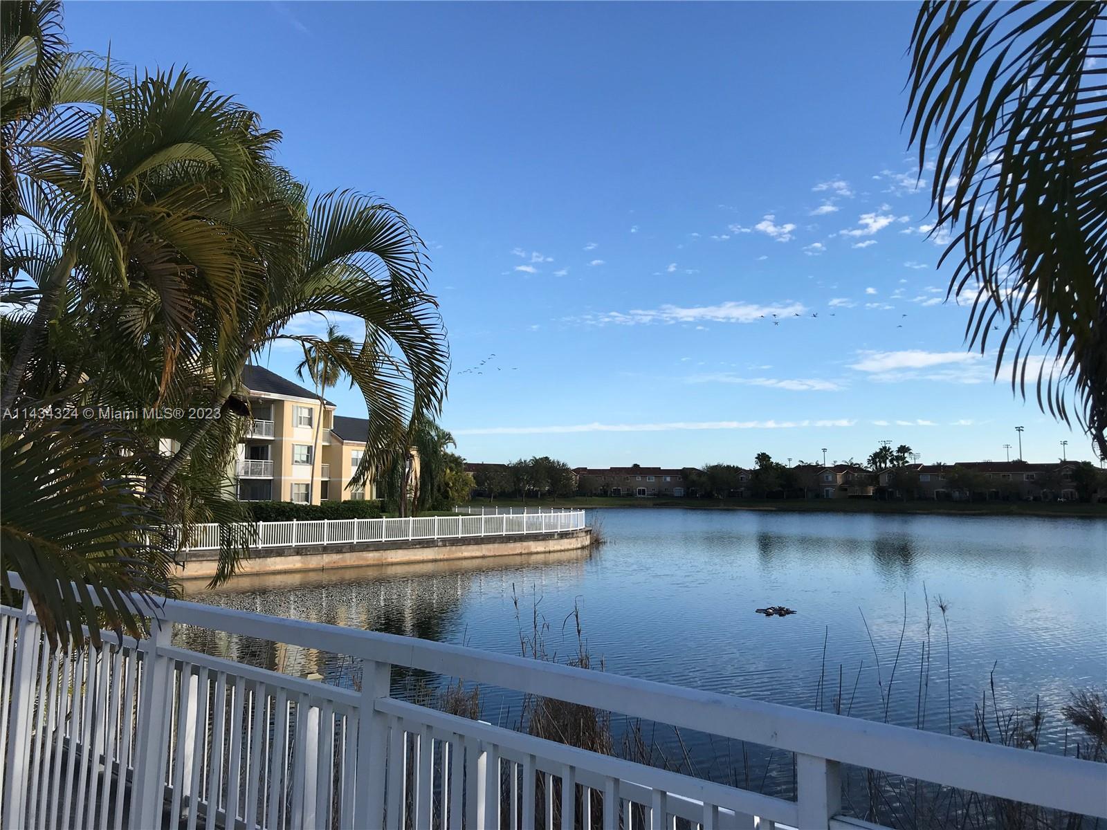 LE CLUB AT OLD CUTLER CON - Residential Lease
