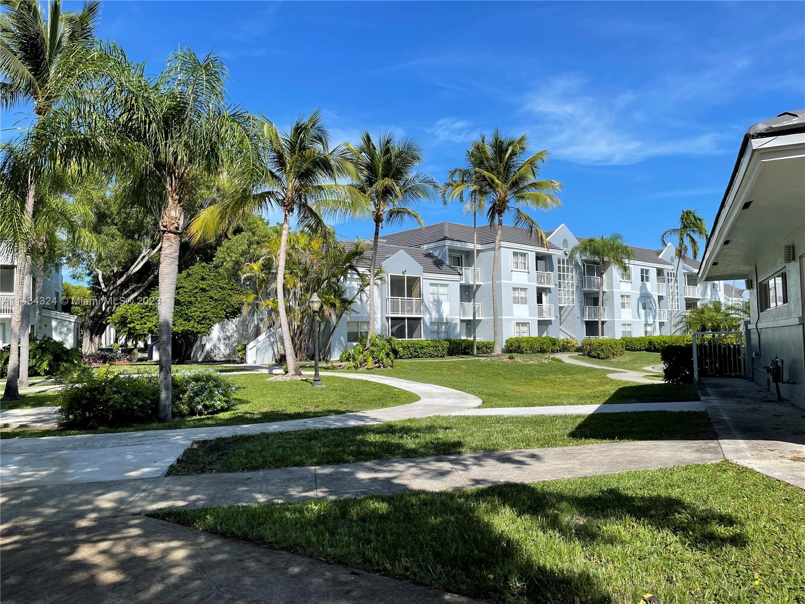 LE CLUB AT OLD CUTLER CON - Residential Lease