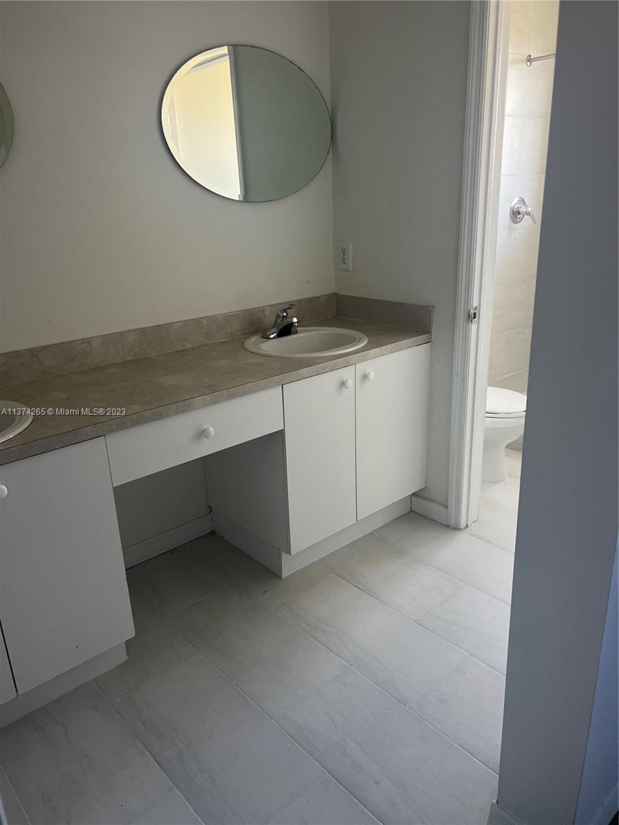 COUNTRY CLUB VILLAS TH CO - Residential