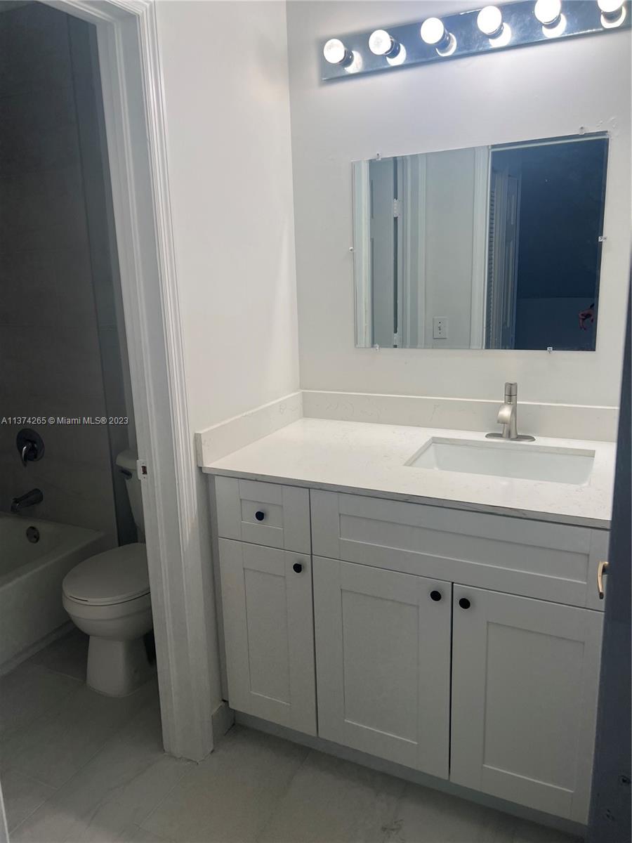 COUNTRY CLUB VILLAS TH CO - Residential