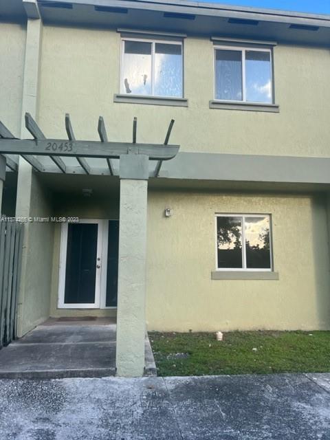 COUNTRY CLUB VILLAS TH CO - Residential