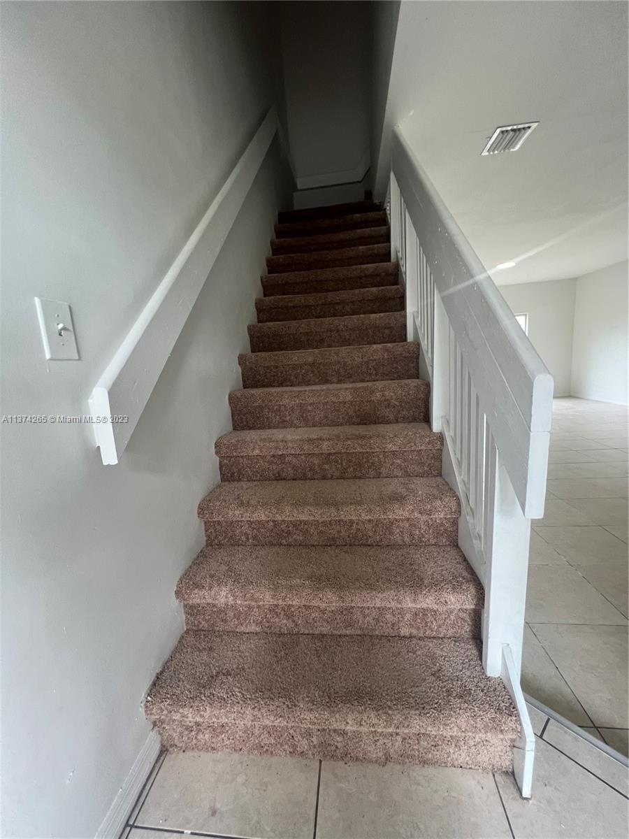 COUNTRY CLUB VILLAS TH CO - Residential