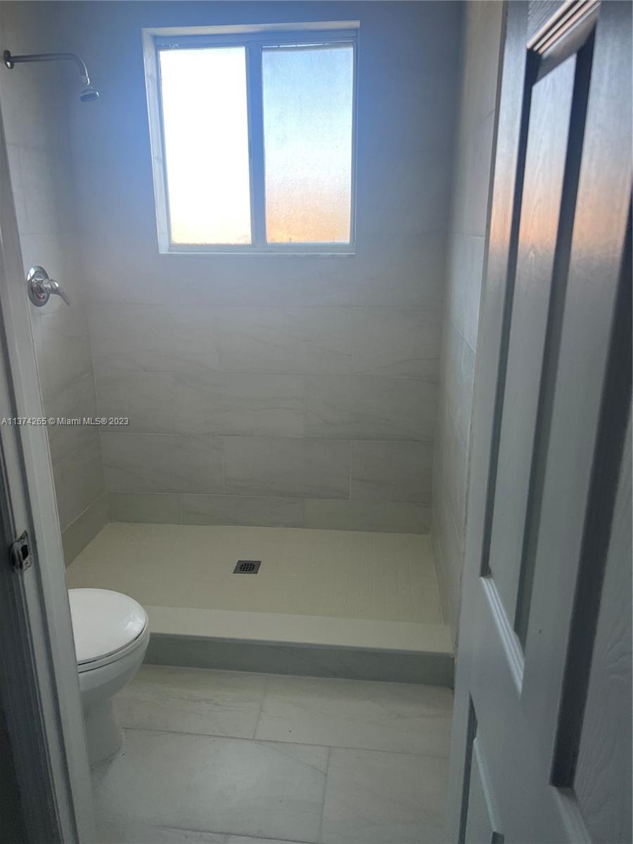 COUNTRY CLUB VILLAS TH CO - Residential