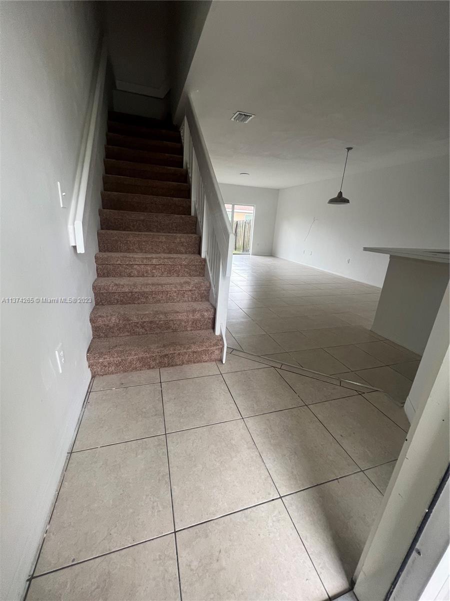 COUNTRY CLUB VILLAS TH CO - Residential