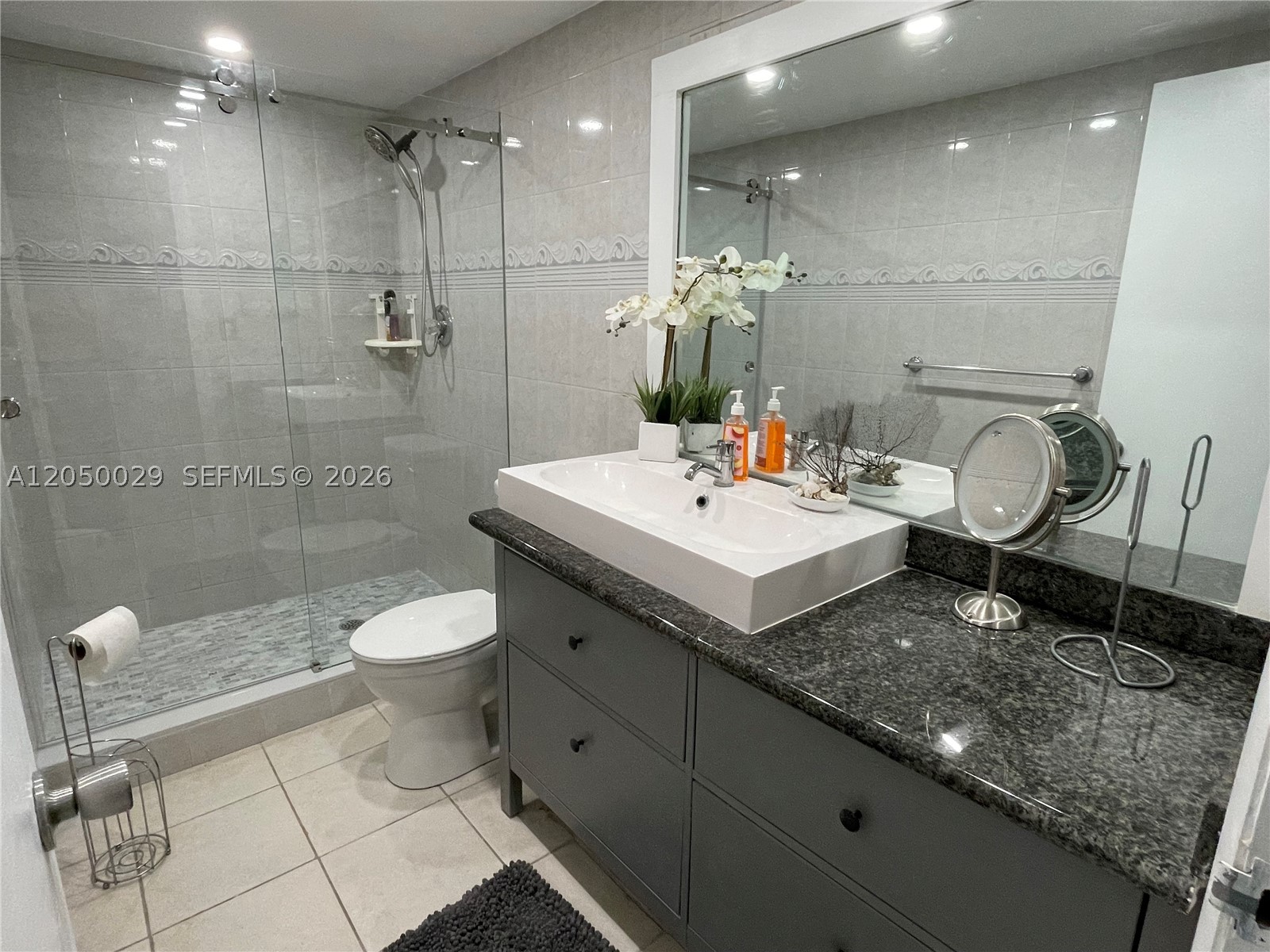 HALLMARK OF HOLLYWOOD CON - Residential Lease