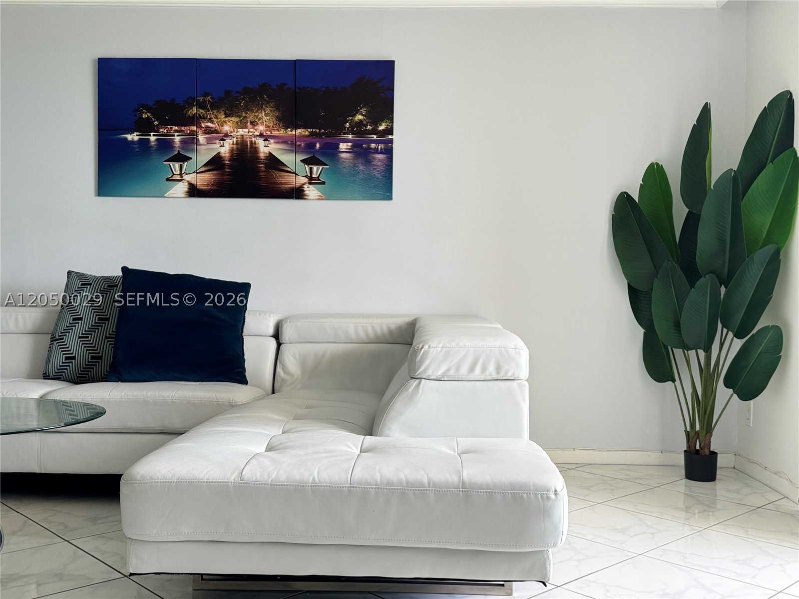 HALLMARK OF HOLLYWOOD CON - Residential Lease