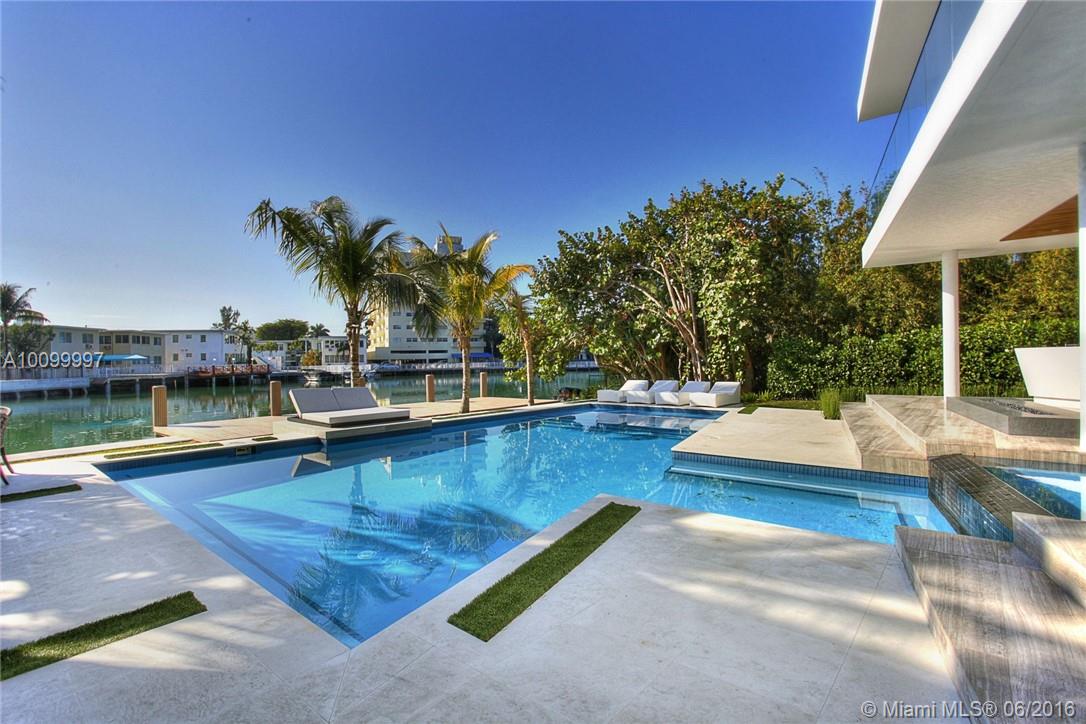 SURPRISE POINT - Residential
