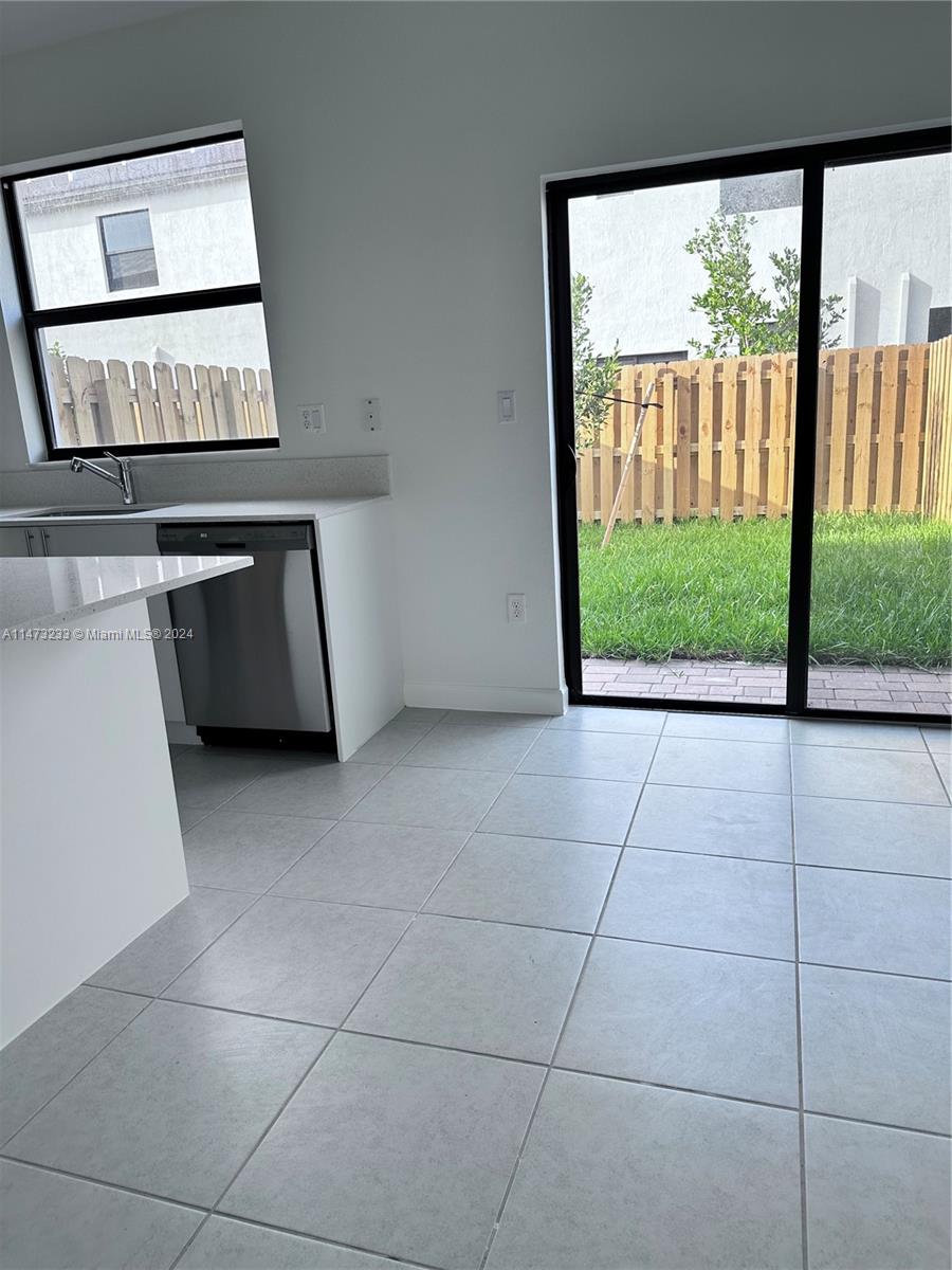 SIENNA RESERVE - Residential Lease