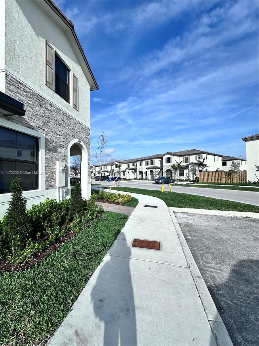 SIENNA RESERVE - Residential Lease