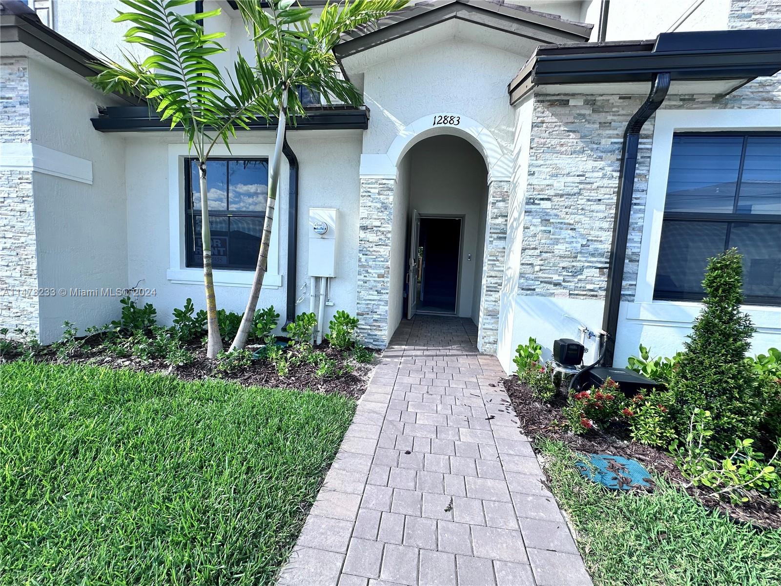 SIENNA RESERVE - Residential Lease