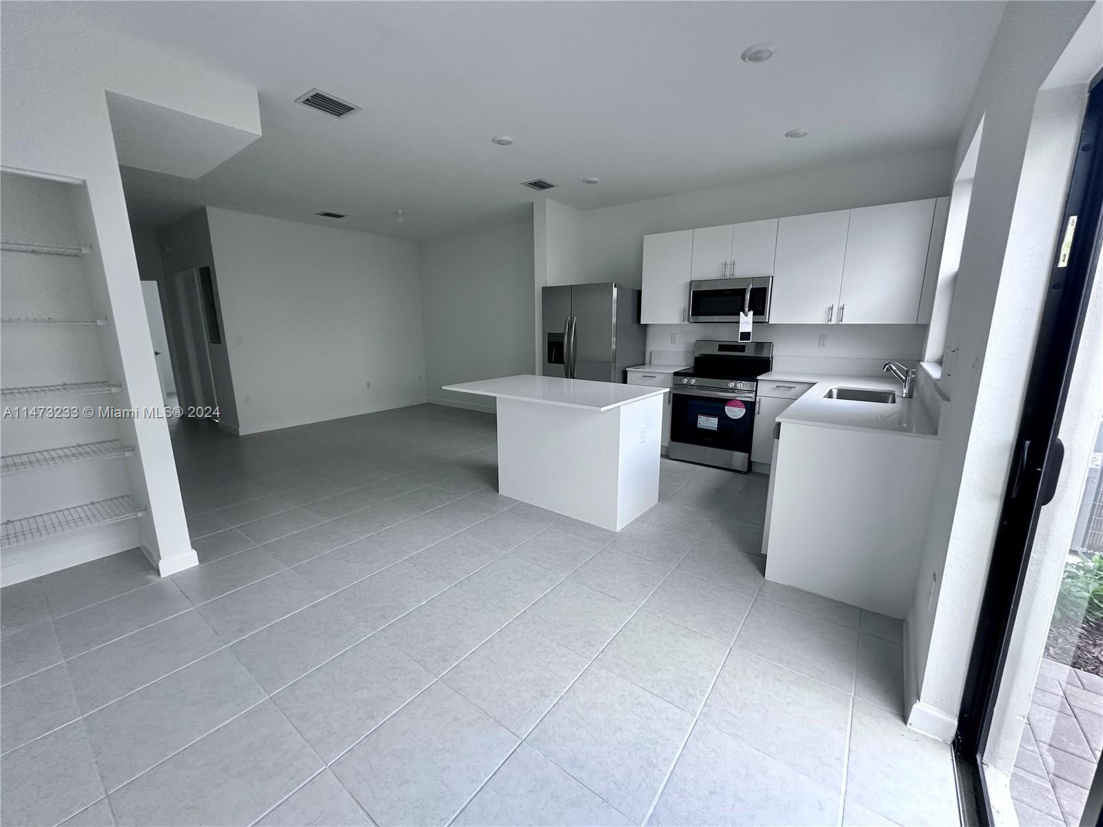SIENNA RESERVE - Residential Lease