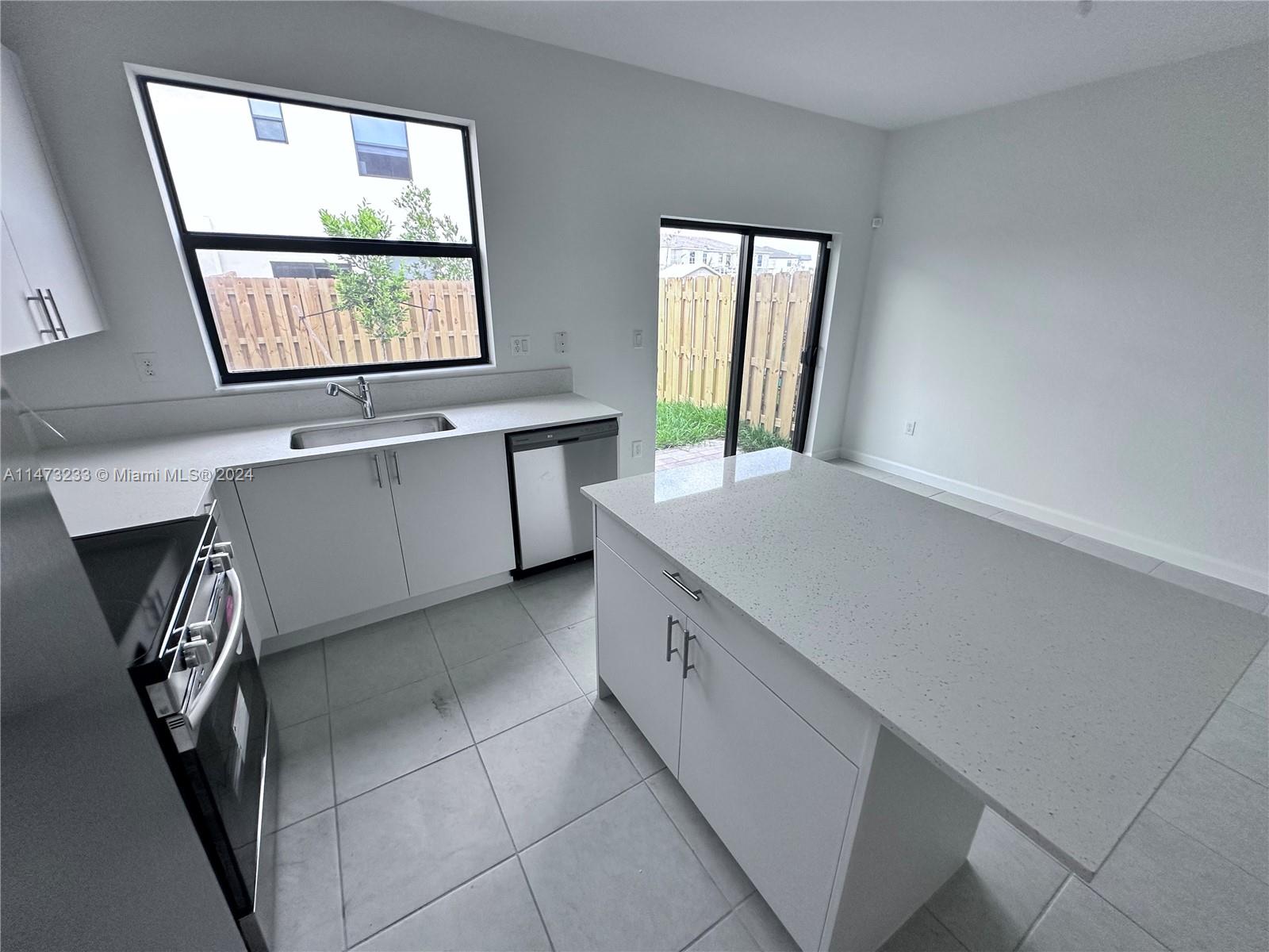SIENNA RESERVE - Residential Lease