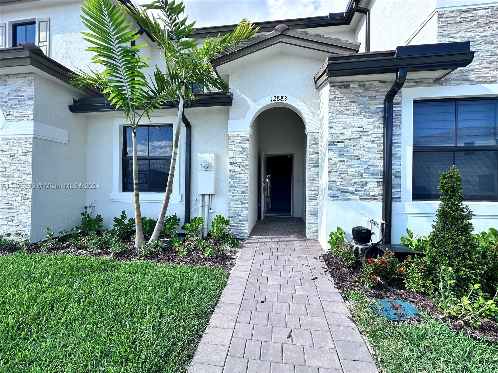 SIENNA RESERVE - Residential Lease
