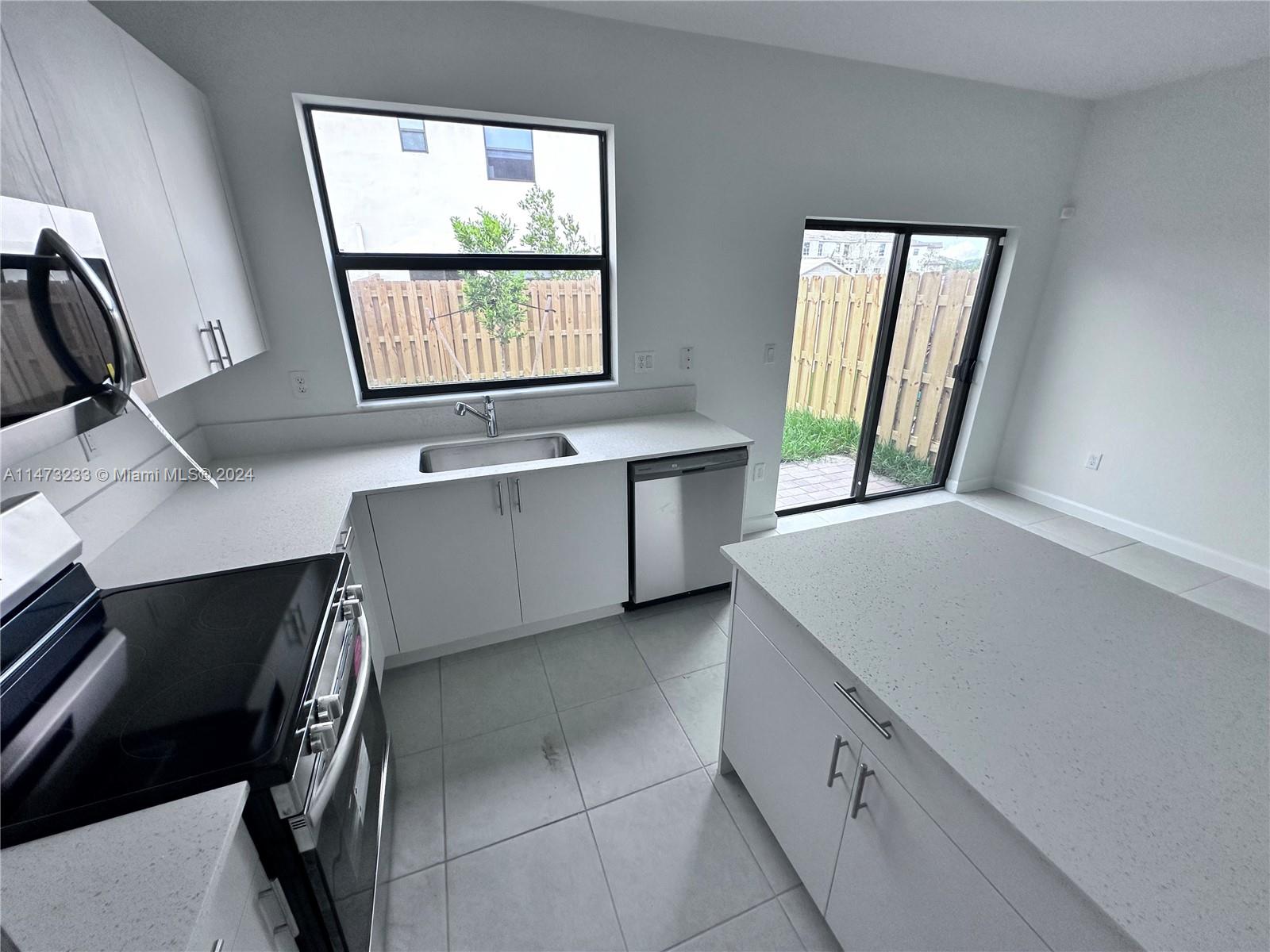 SIENNA RESERVE - Residential Lease