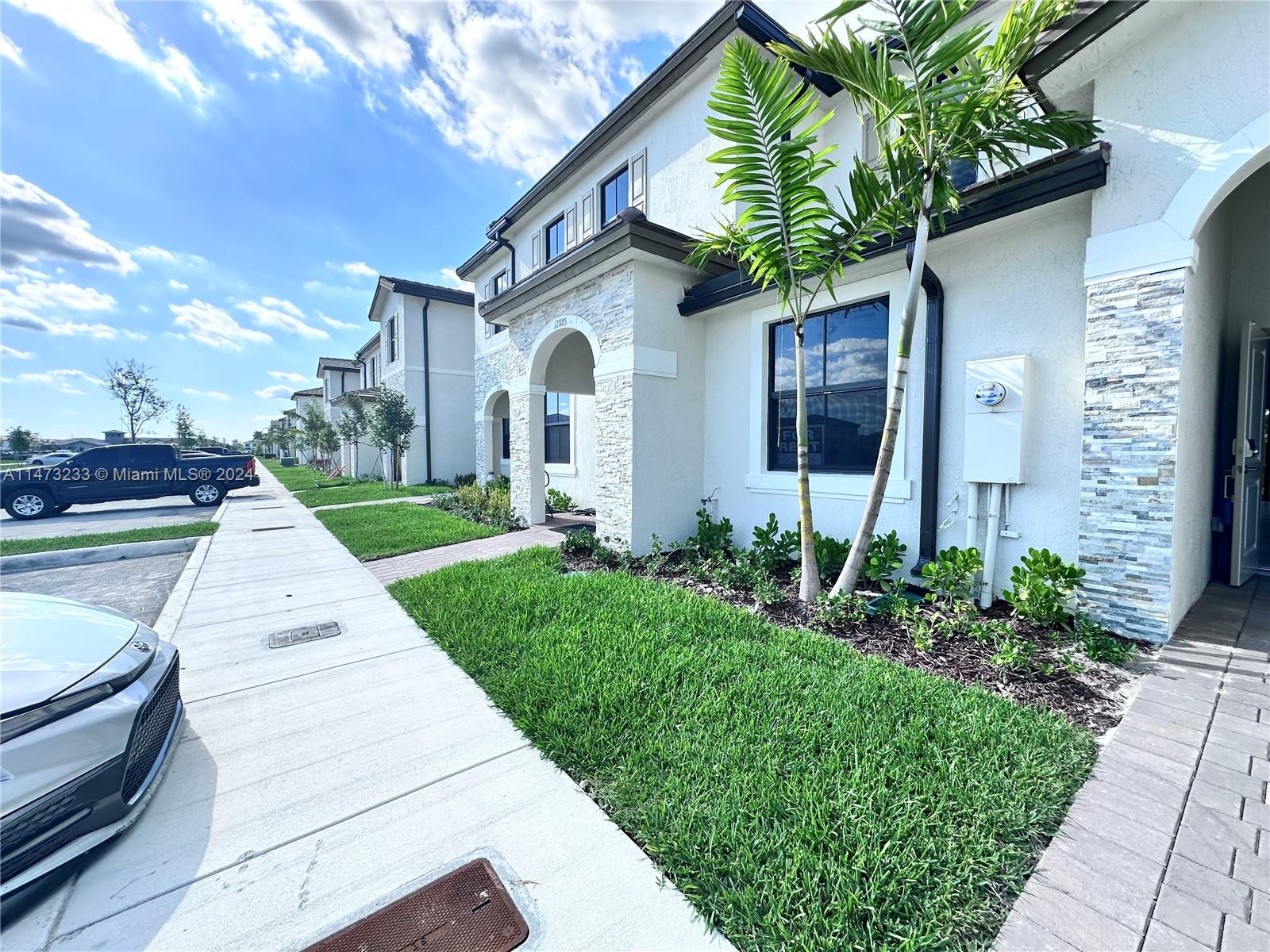 SIENNA RESERVE - Residential Lease