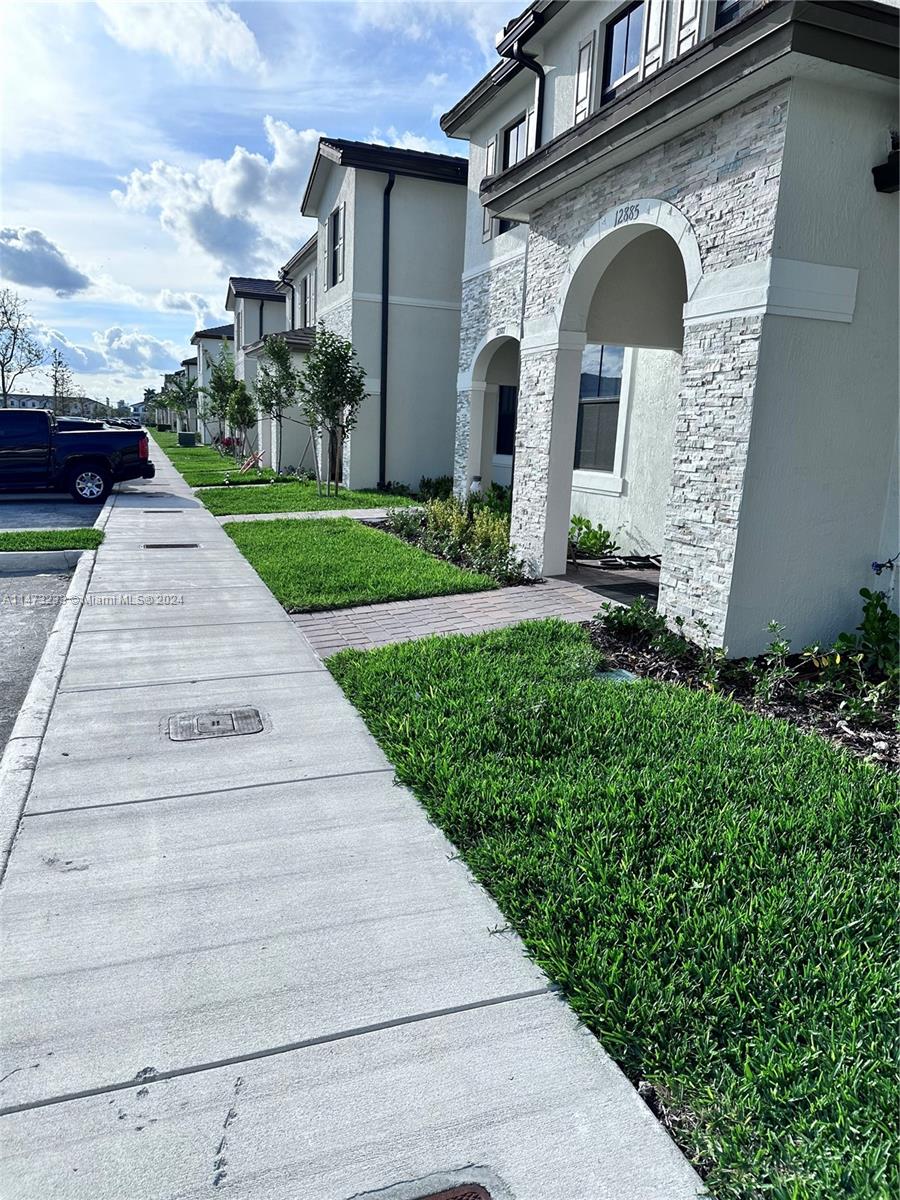 SIENNA RESERVE - Residential Lease