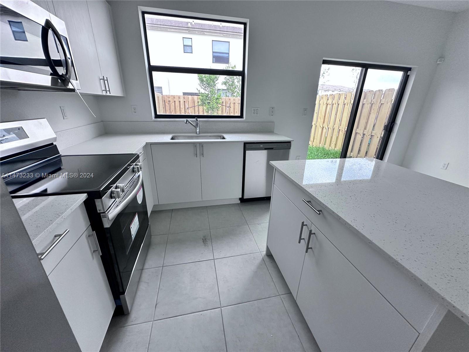SIENNA RESERVE - Residential Lease
