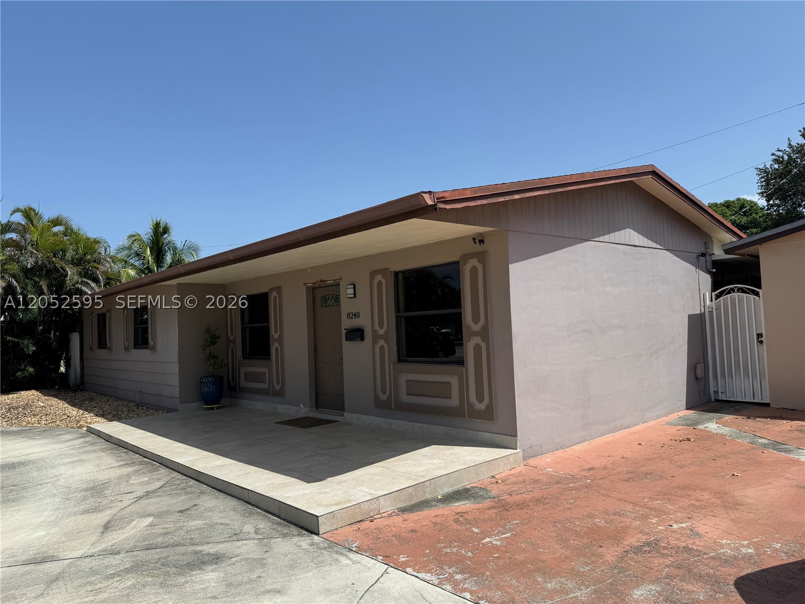 Spacious Rental to park RV/Boat!
Rare opportunity to rent a property offering exceptional space and flexibility! This home features a 3-bedroom, 1-bath main house Enjoy a large patio and oversized outdoor area ideal for entertaining, relaxing, or enjoying the Florida lifestyle. Plenty of parking available for an RV, boat, and multiple vehicles. Convenient location with easy access to shopping, dining, schools, and major roads. A must-see property with endless possibilities!
