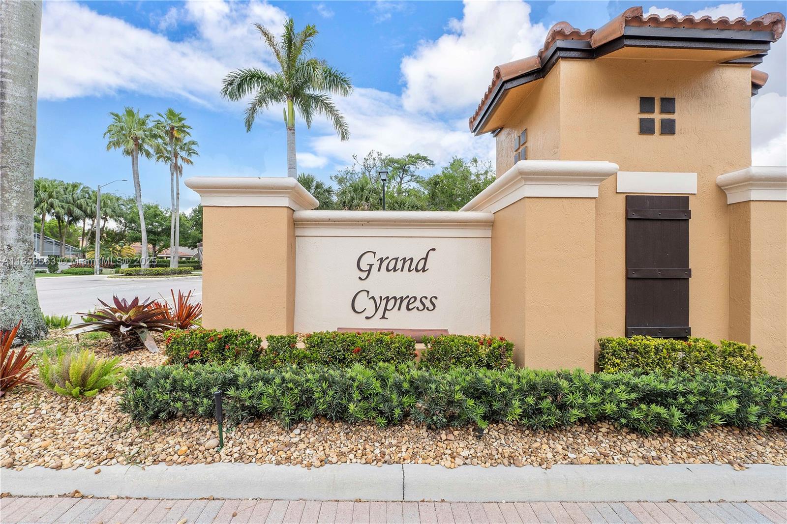GRAND CYPRESS REPLAT - Residential