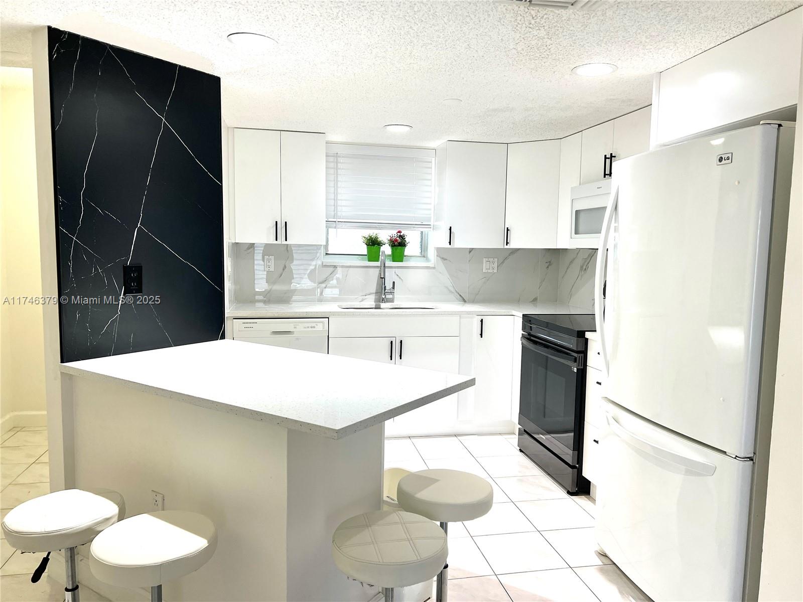 This spacious and bright 2 bed/2 bath condo in a boutique building is fully furnished and just a short walk from the beautiful Sunny Isles Beach. The unit features a brand new kitchen, an oversized balcony with a pool view, in-unit washer/dryer, a split floor plan, and tile floors. The building offers a community pool.Le Fronteca is ideally located in an A-rated school district and close to shopping and restaurants. Wi-Fi included in the rent.
