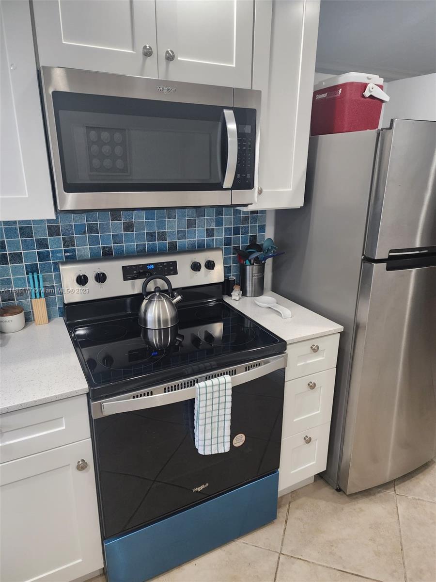 DEERFIELD COLONY COURT - Residential Lease