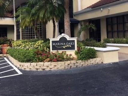 Beautiful unit on the second floor with stainless steel appliances. Washer and dryer in the unit. It's only a few min from the beach and Las Olas.