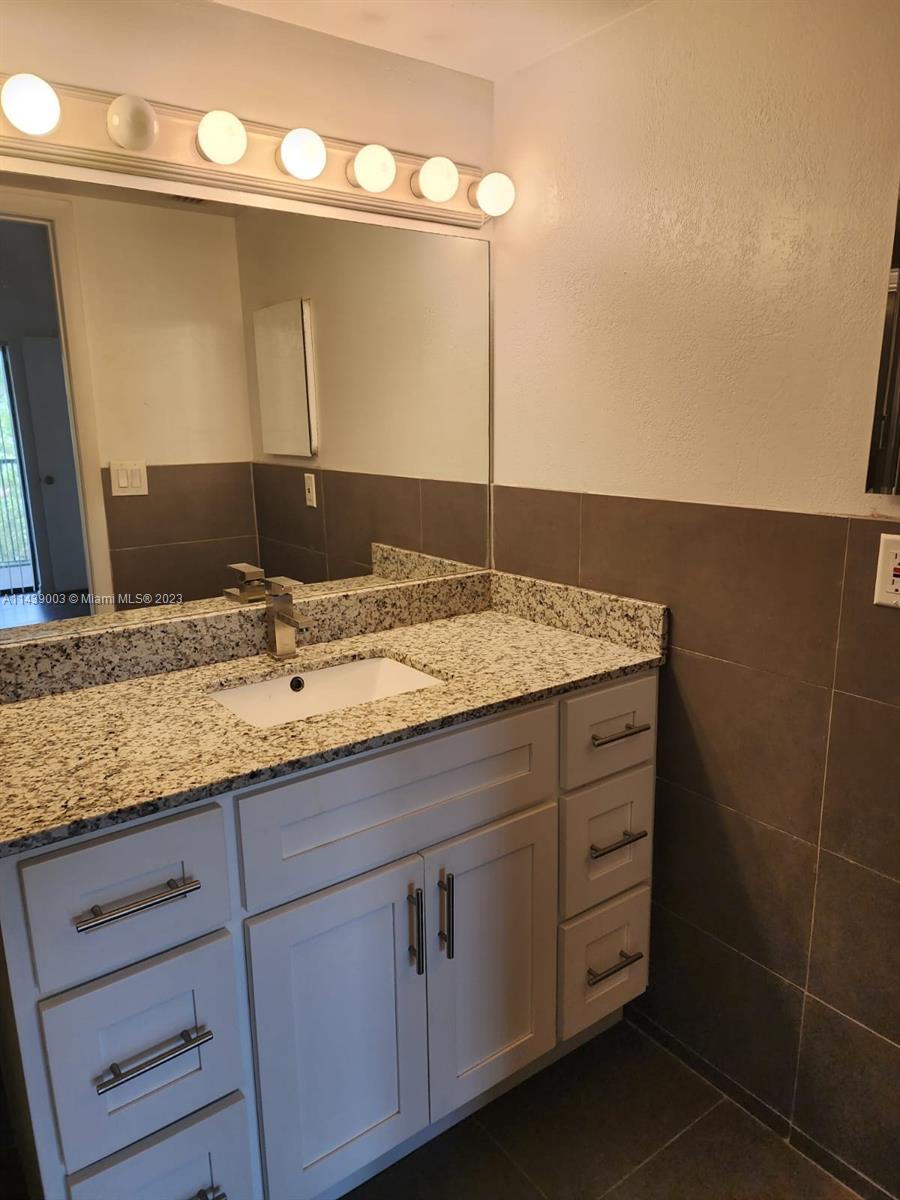 MARINA OAKS CONDO - Residential Lease