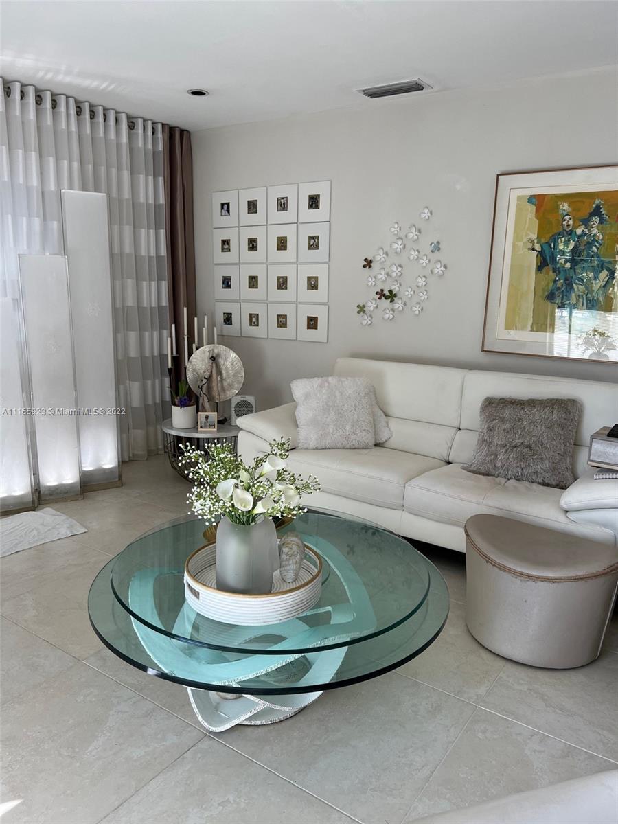 WINDSOR ESTATES NO 3 COND - Residential