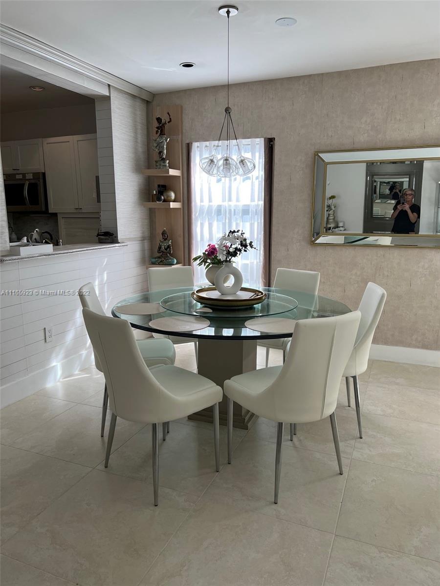 WINDSOR ESTATES NO 3 COND - Residential