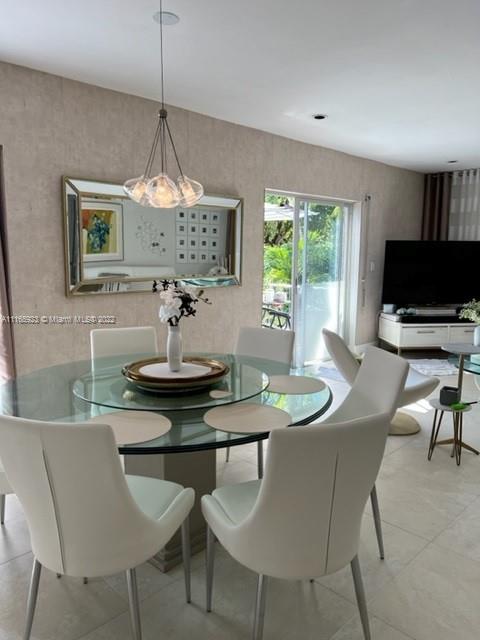 WINDSOR ESTATES NO 3 COND - Residential