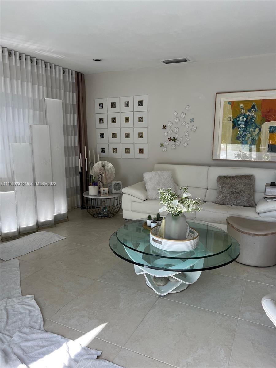 WINDSOR ESTATES NO 3 COND - Residential