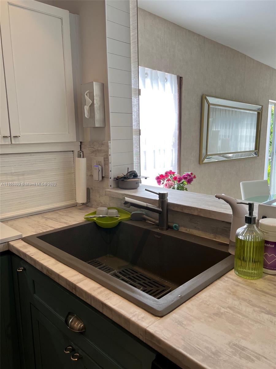 WINDSOR ESTATES NO 3 COND - Residential