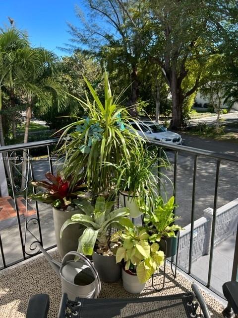 WINDSOR ESTATES NO 3 COND - Residential