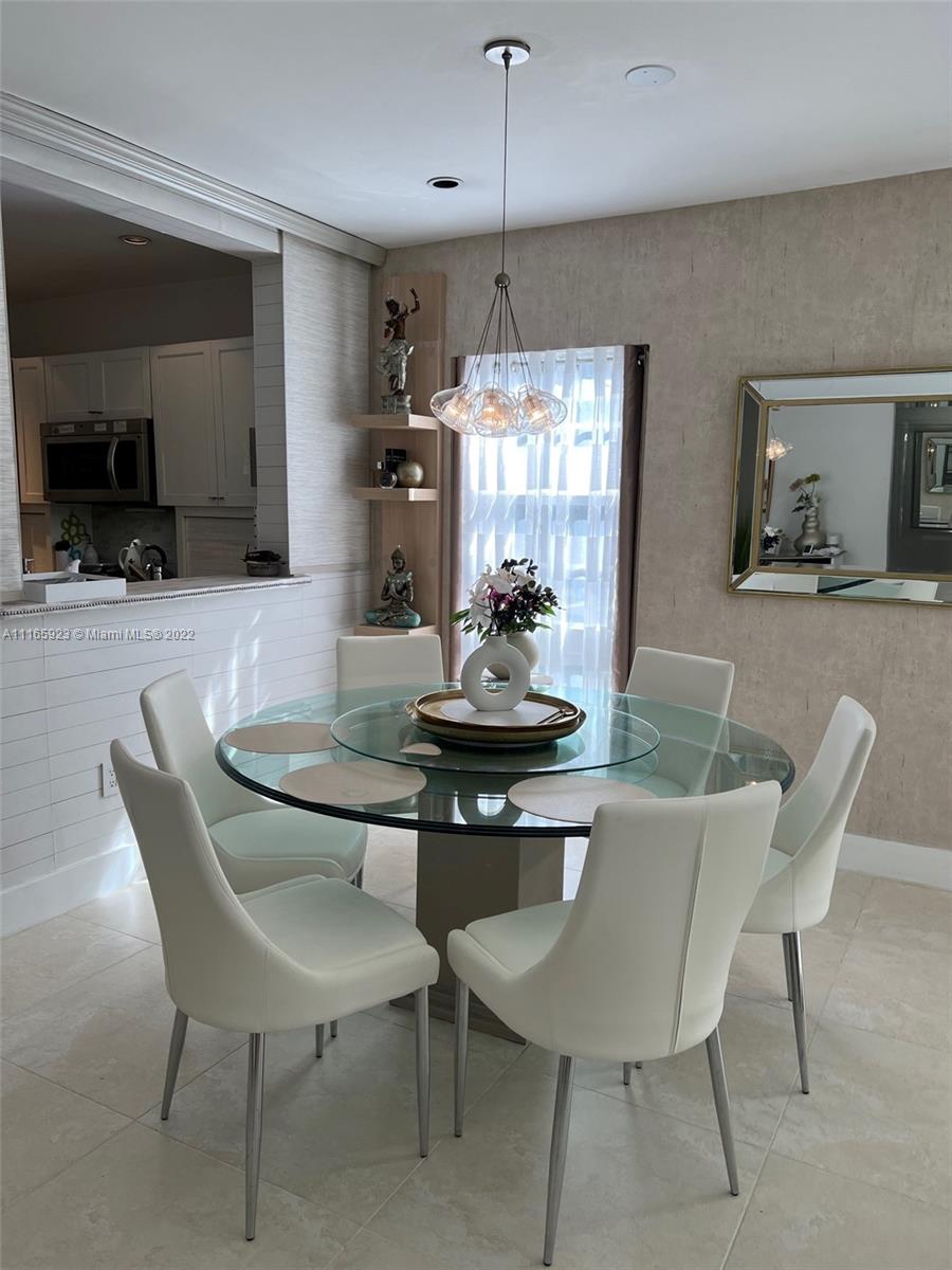 WINDSOR ESTATES NO 3 COND - Residential