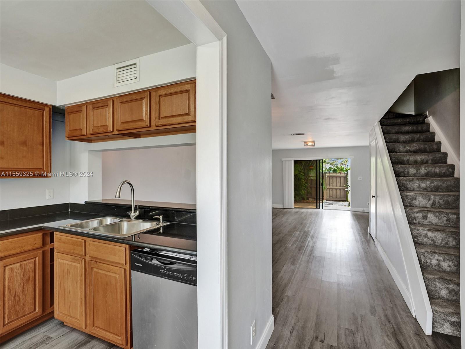 PINES OF OAKLAND FOREST W - Residential