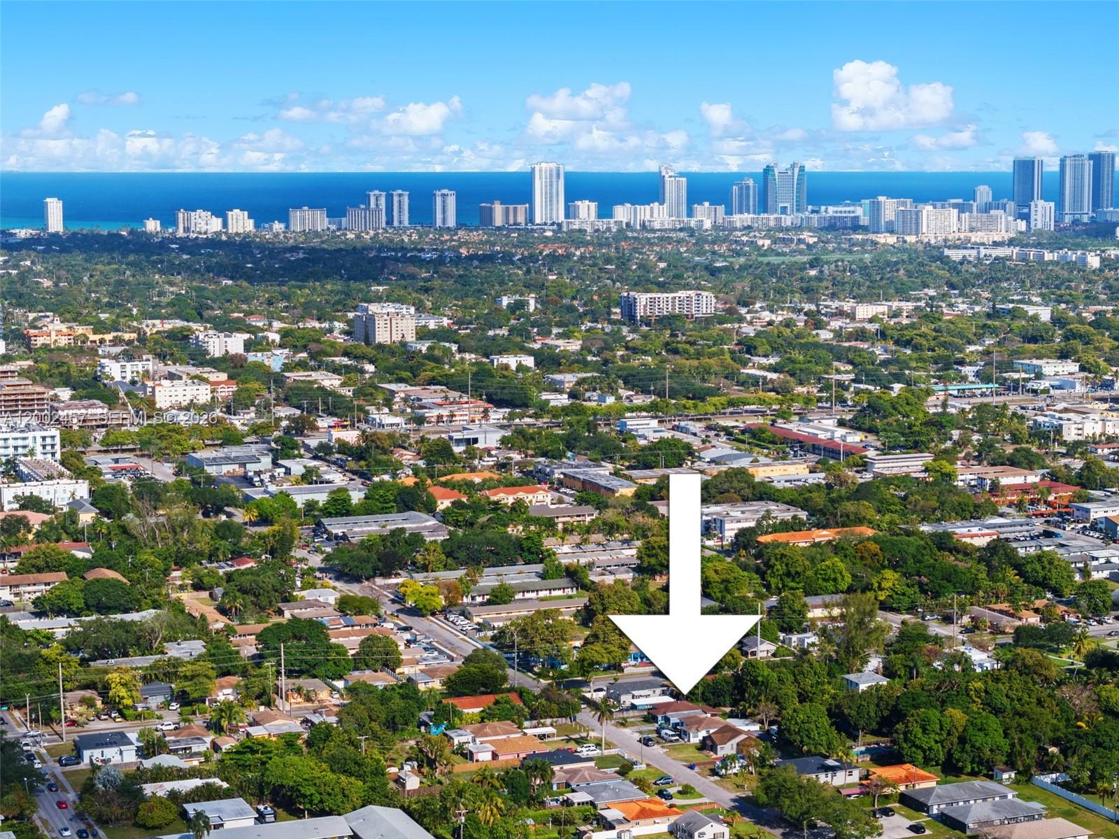 HOLLYWOOD LITTLE RANCHES - Residential