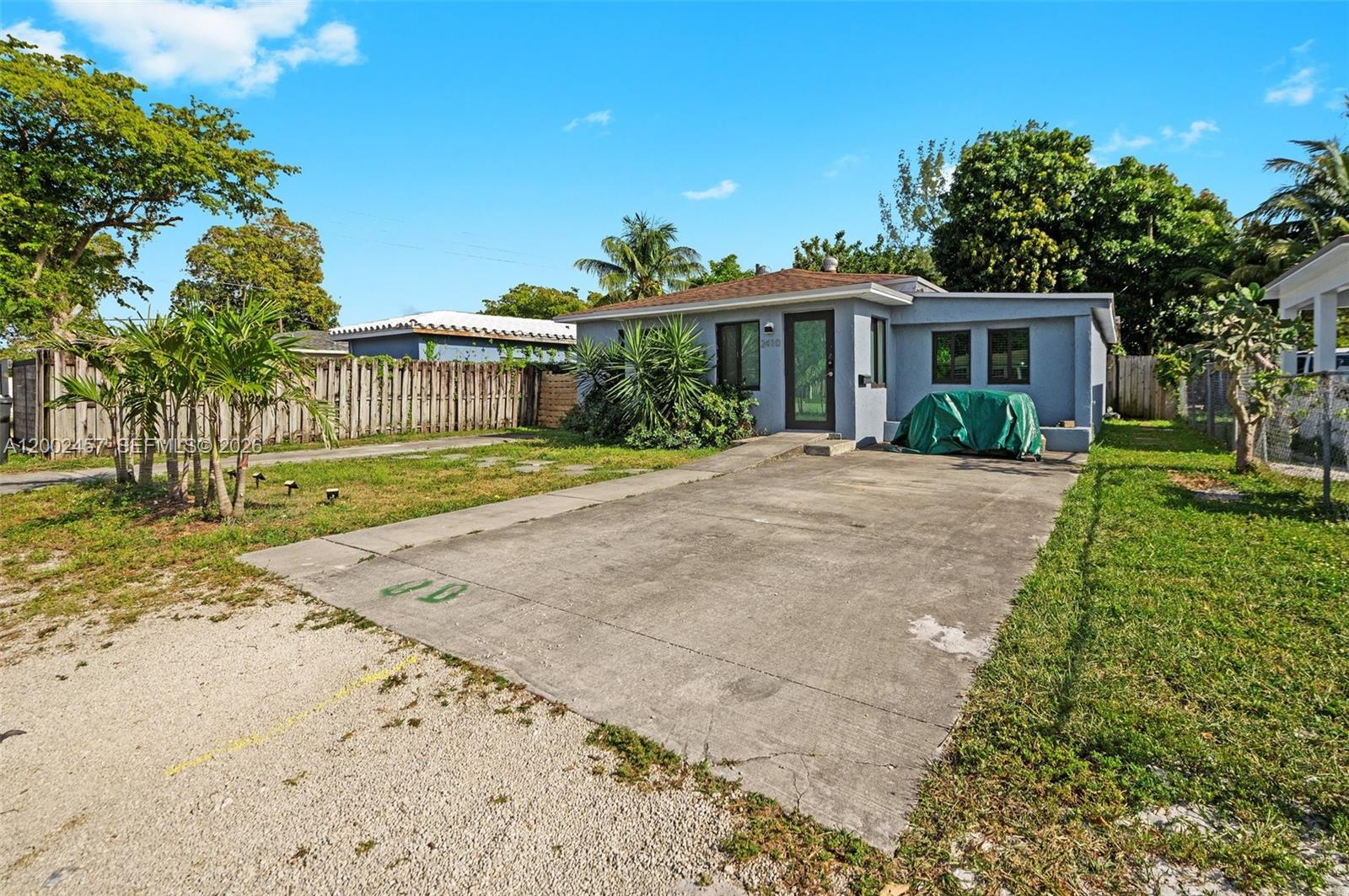 HOLLYWOOD LITTLE RANCHES - Residential