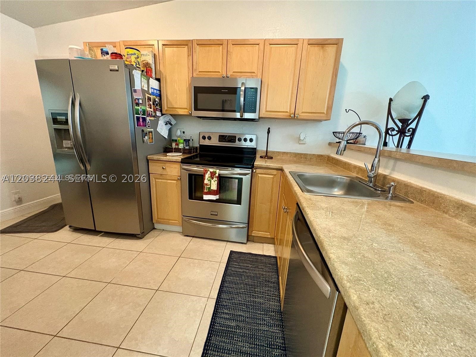 LAKEWOOD ON THE GREEN SEC - Residential Lease