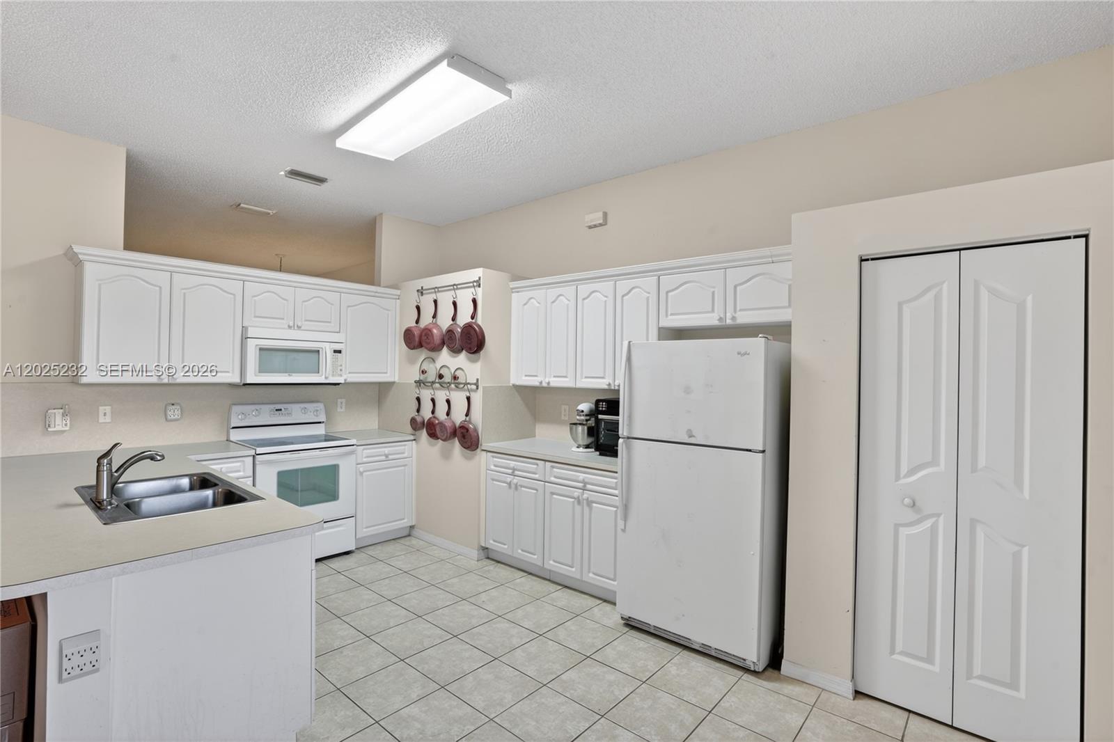 DUNWOODIE AT KEYS GATE - Residential Lease