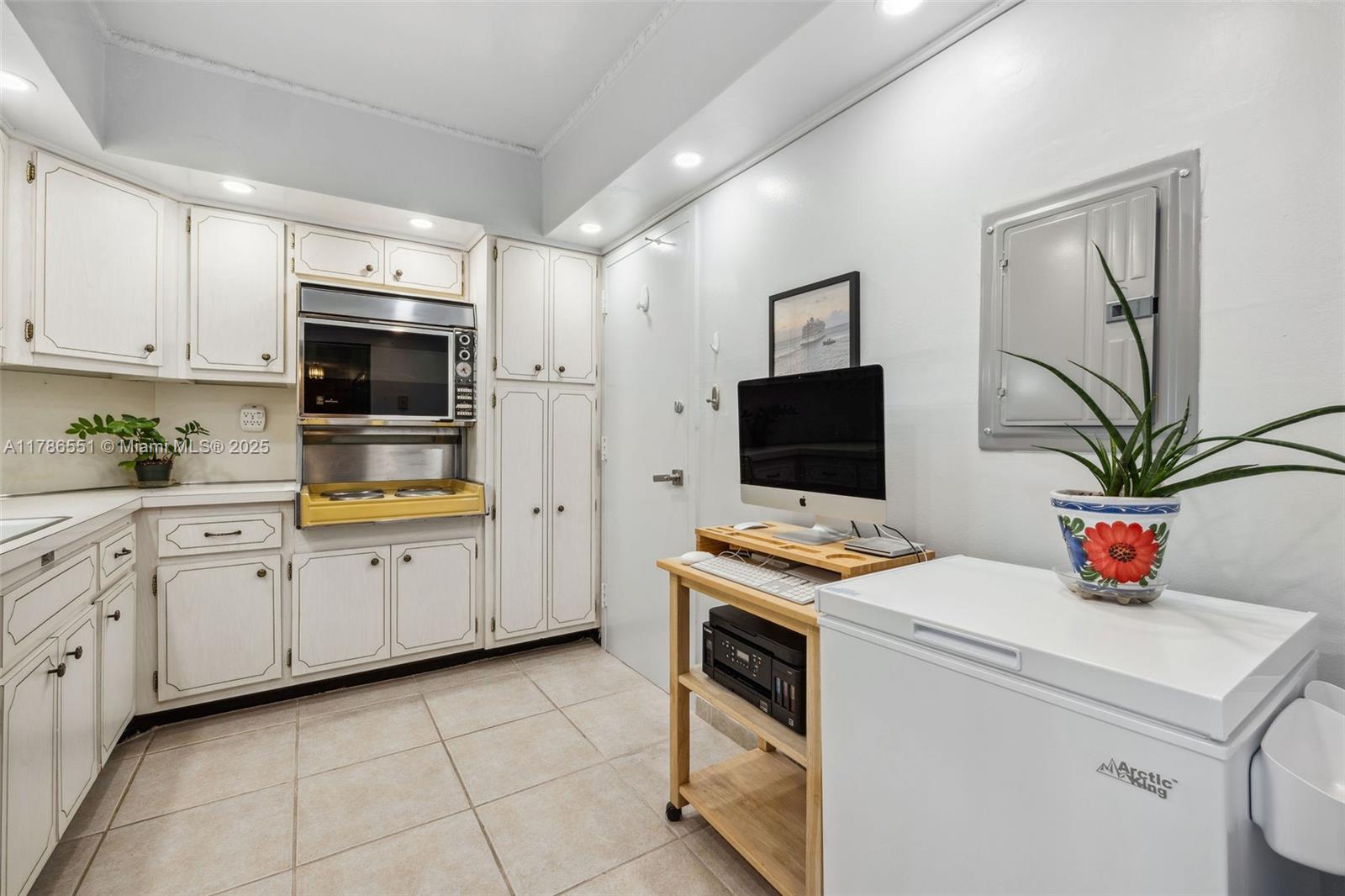 ARLEN HOUSE CONDO - Residential