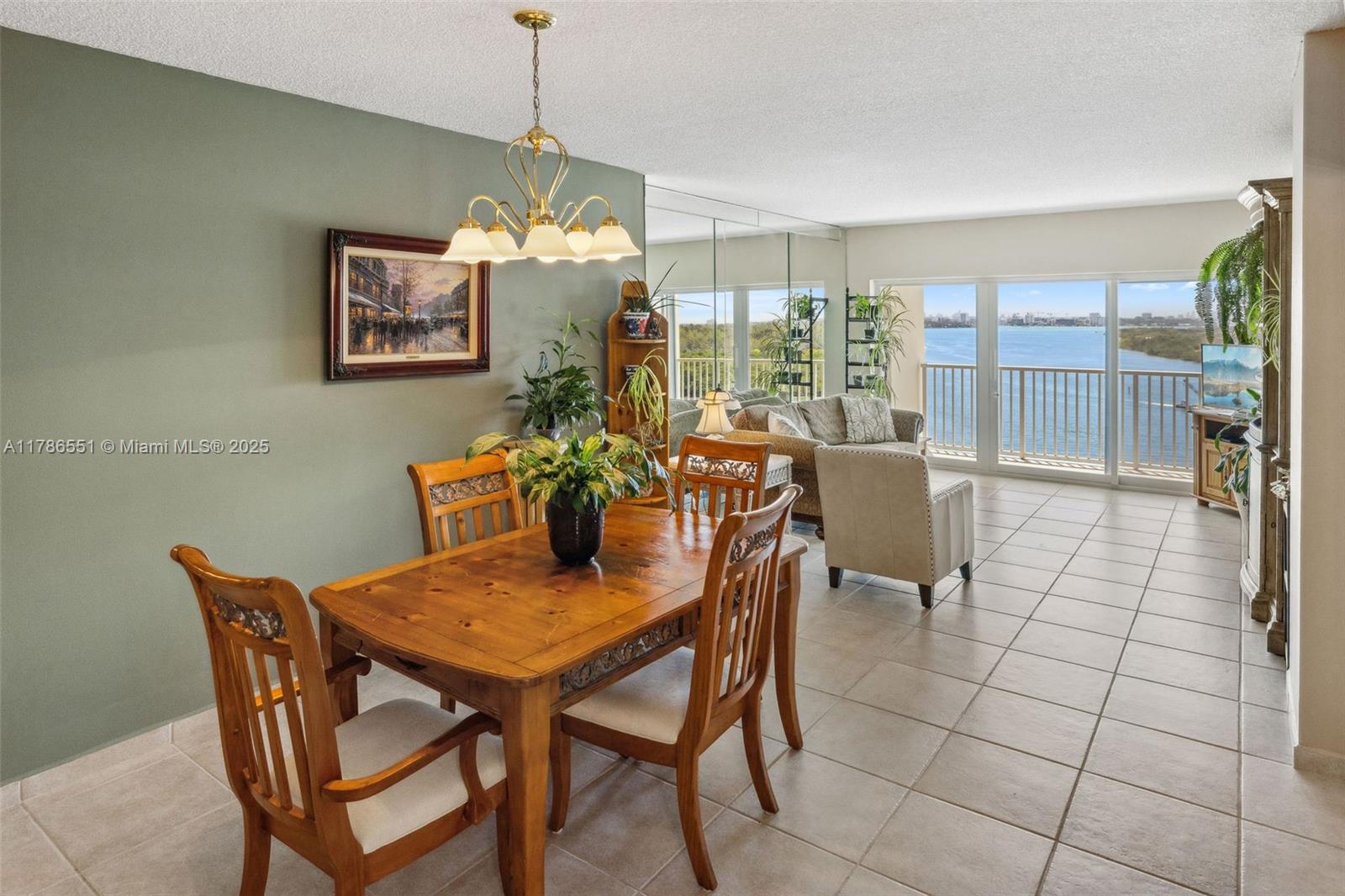 ARLEN HOUSE CONDO - Residential