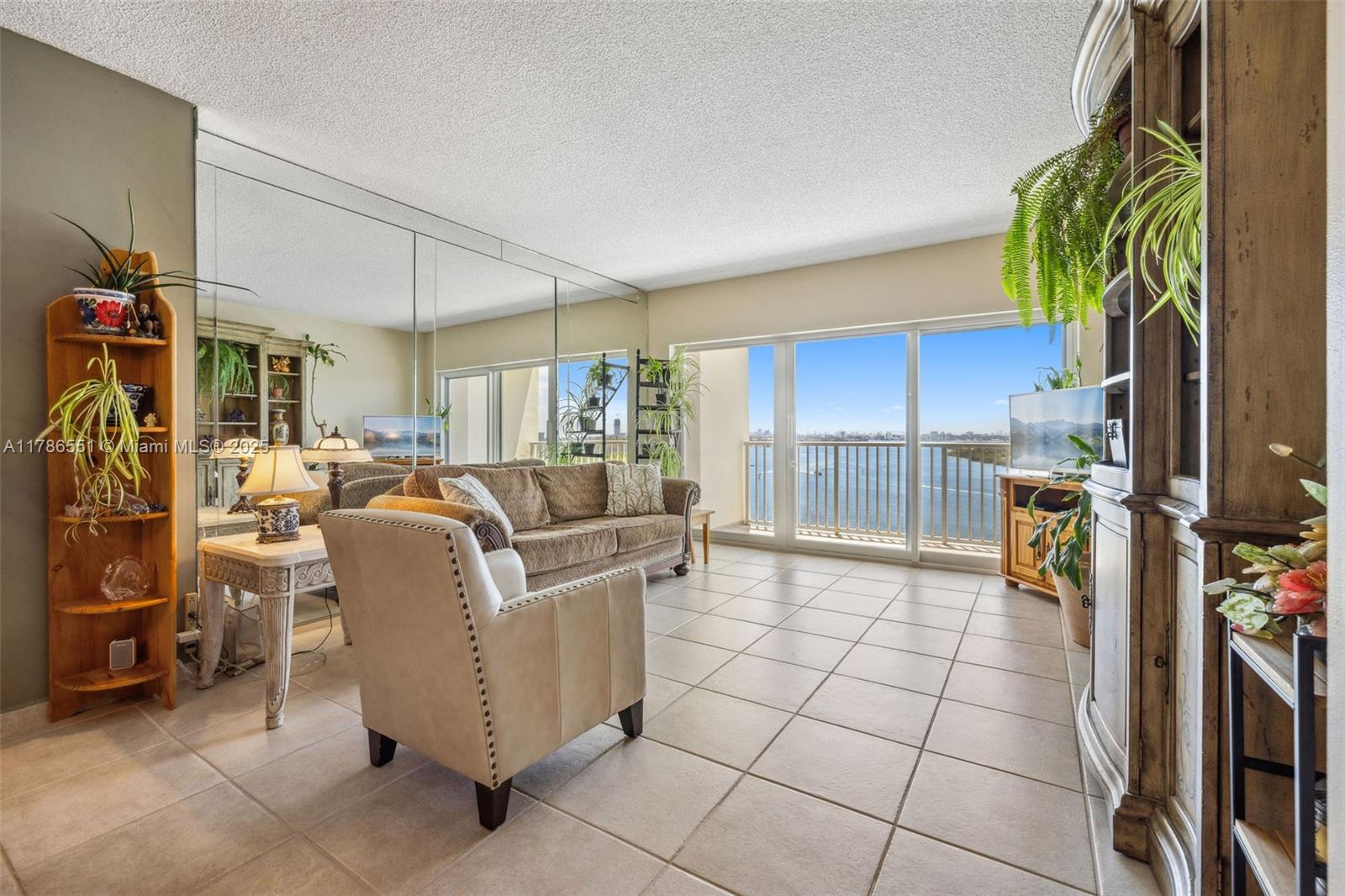 ARLEN HOUSE CONDO - Residential