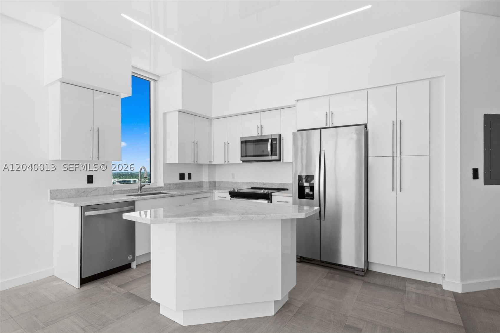 DUO CONDOMINIUM WEST - Residential