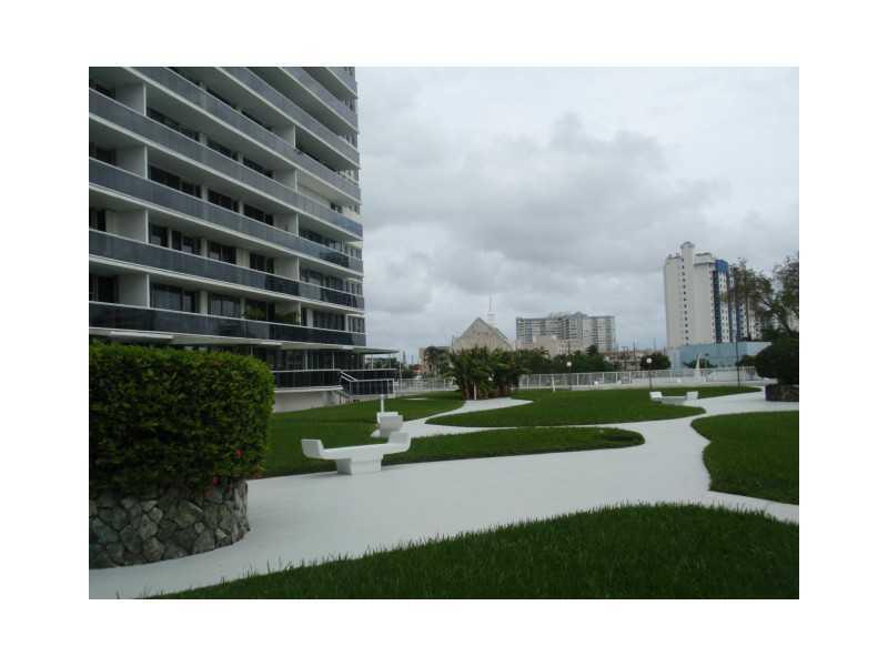 APARTMENT IN MIAMI BEACH WITH GYM, POOL, CHILDREN ROOM, EACH FLOOR HAS LOUNDRY ROOM