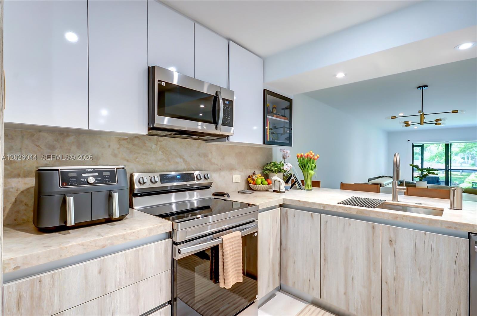 RACQUET CLUB APTS AT BONA - Residential