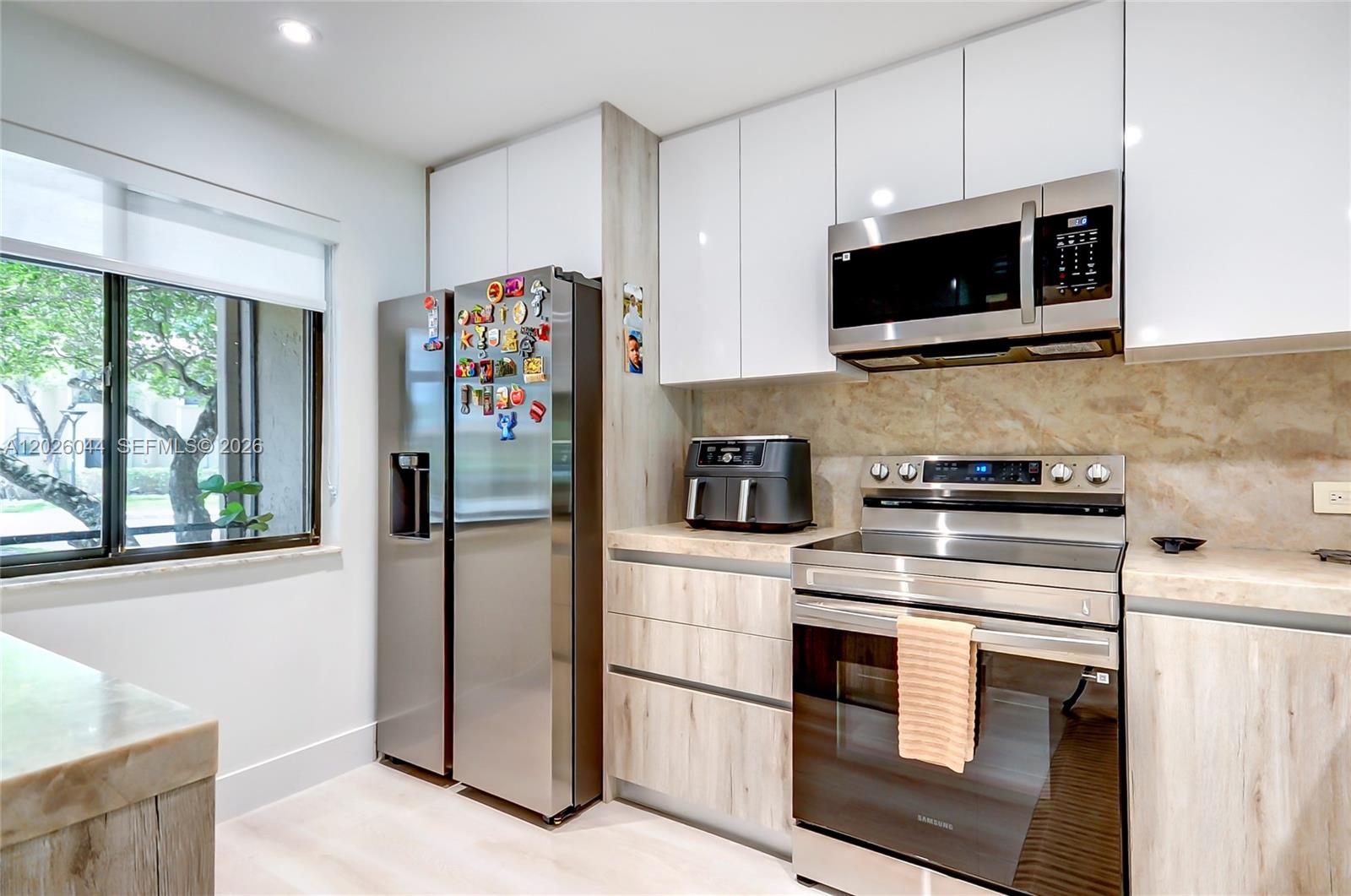 RACQUET CLUB APTS AT BONA - Residential